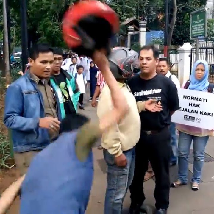 ga ada helm               ga ada motor
banting motor            banting helm