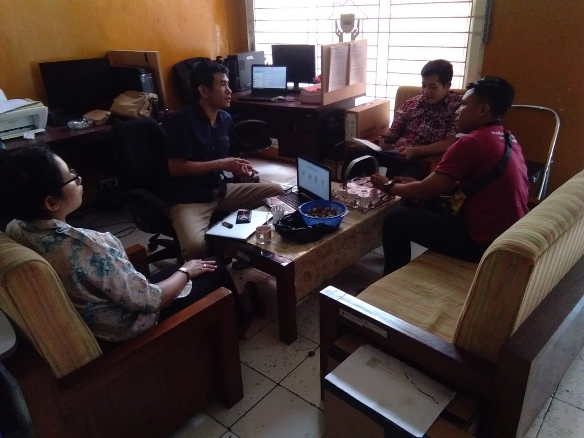 DesaPadek's tweet photo. Hari Rabu tanggal 6 Februari 2019 ketua karang taruna Desa Padek Tri prasetyo S.E berkunjung ke kantor @puspindes guna membahas program pemberdayaan prempuan yang akan di laksanakan di Desa Padek program ini berkat kerjasama karang taruna desa padek bersama @puspindes https://t.co/b2heYqEfHS