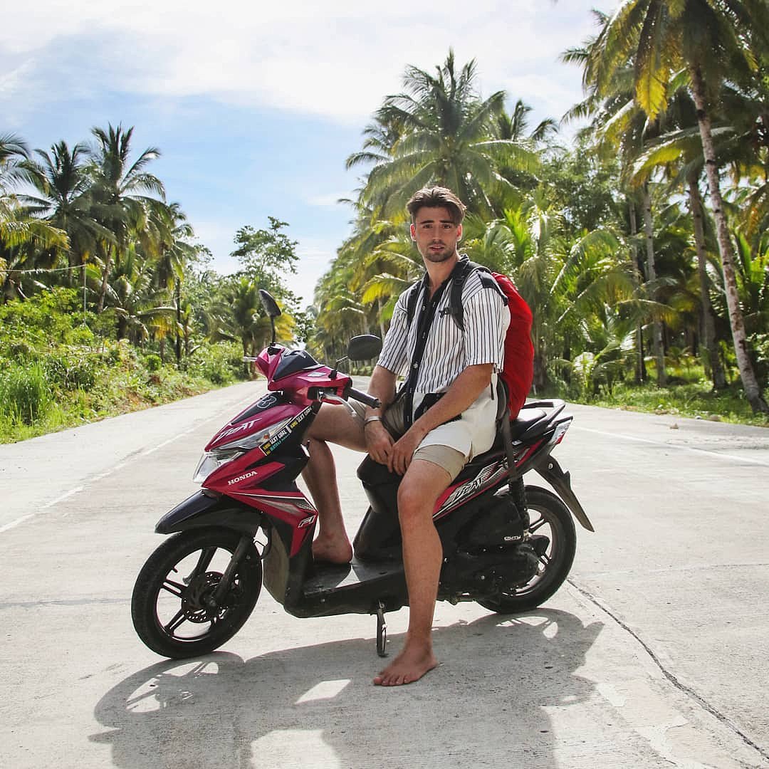 Today I woke up on the otherside of the world and it has never felt so good 😌 Magandang umaga my beautiful Filipinos!! Well it's Hapon na.. At sobrang jetlagged ko pa rin 😂😴 This year my Tagalog and Bisaya will get so much better, that's a promise!! 🇵🇭♥️🙏🏼