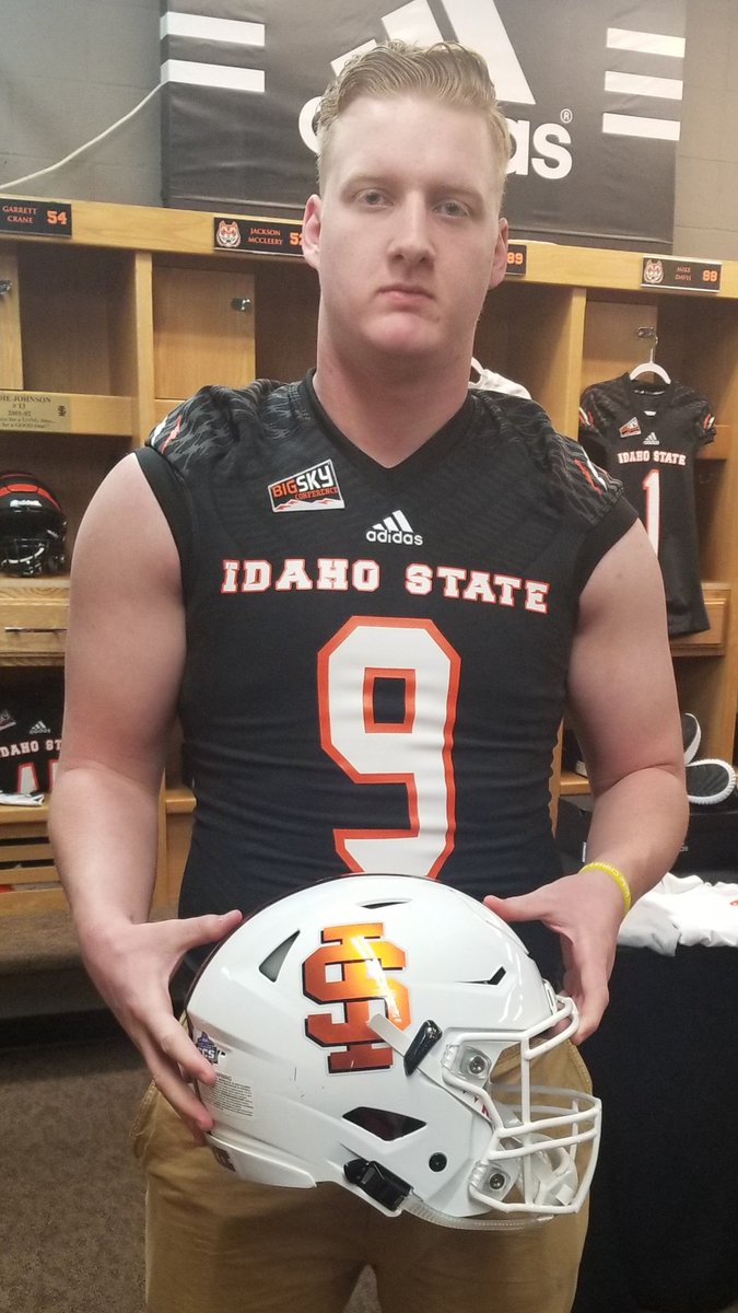 Carsonfugie09's tweet photo. Spending a few days with Mickey &amp; my family at Disneyland? Grateful to my Heavenly Father, my Savior, family, friends, teammates and coaches for their love &amp; support. Blessed to continue my academic &amp; athletic career at ISU. It won't be wasted!
@IdahoStateFB
@rphen85
@MFerriter https://t.co/q1msZ4WCqb