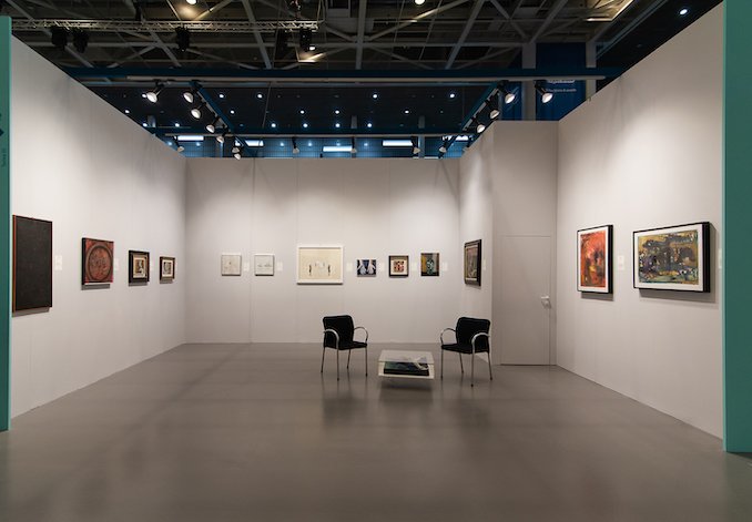 Flashback_TO's tweet photo. 🔙 Primo #throwbackthursday di febbraio con la galleria Biasutti &amp; Biasutti di Torino ⚡️
🐦tra le due sedute, si intravede Xe-Hal, il volo del gabbiano, di Piero Gilardi, ve ne eravate accorti?
🧐#flashbackfair - #allartiscontemporary - #tbt https://t.co/tbFWeKyeMu