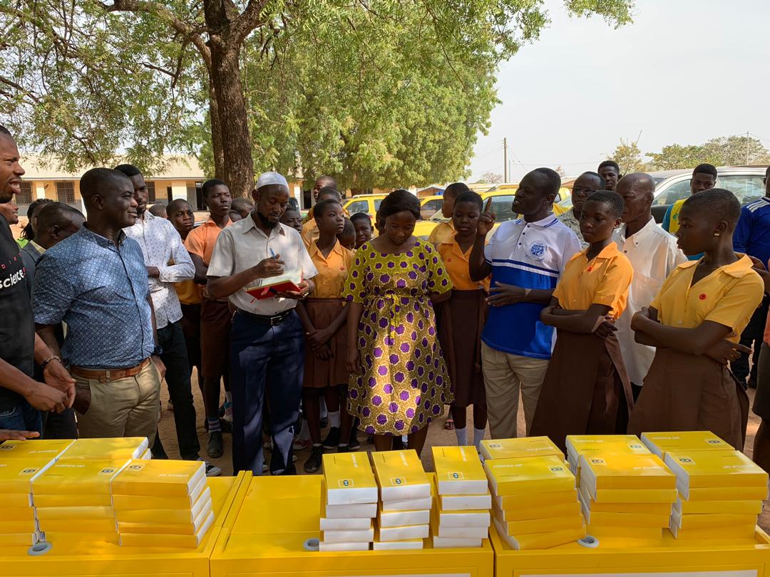 exploregh's tweet photo. RT @KingSpicex: RT @Dext_Tech: 222 students from Akantome J.H.S. in Bolgatanga, #Ghana will use the #MTNbranded #sciencesets . The school has 110 girls 100 boys. 2 science teachers. @SDGs_IDBG  @SDG4QEducation @AUCEducation @UNDPGhana @MTNGhana @MTNFound�� https://t.co/wXGNmzl118