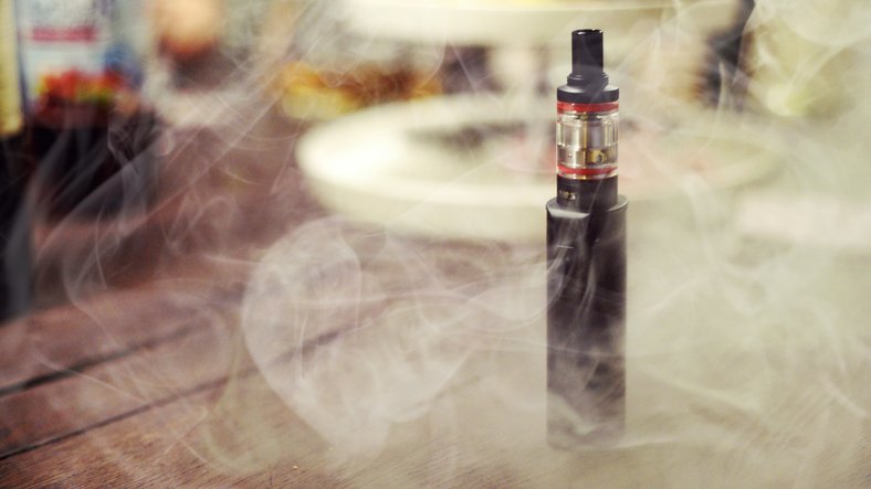 News24's tweet photo. A man died after an e-cigarette exploded in his face, and his isn't the first death from these devices | @BISouthAfrica 

https://t.co/uAQooe5Fjj https://t.co/4gK1reDUZW