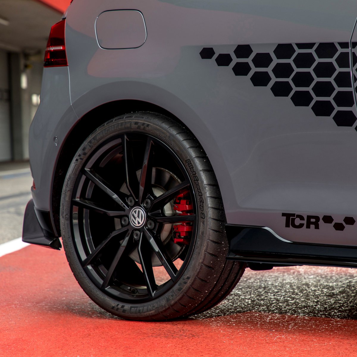 UKVolkswagen's tweet photo. The new Golf GTI TCR in its natural habitat: the Portimao race track in Portugal. #VWGTI #GolfGTITCR https://t.co/om6OaZtOWp