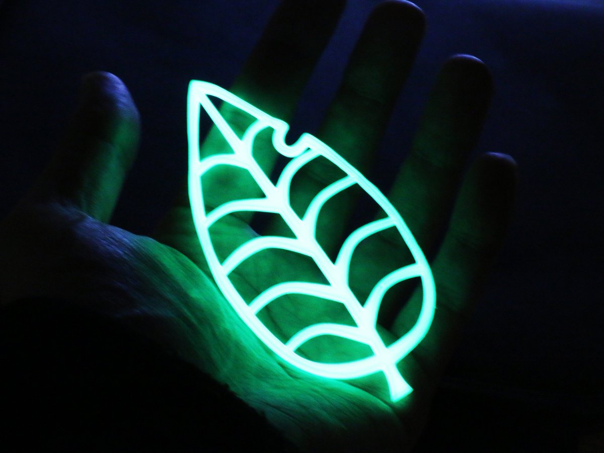 Craftlab3d Auf Twitter フレキシブルレジンに投入した蓄光パウダーはこちら これは初期発光全振りの蓄光顔料で とにかく明るい その代わり激しく発光する時間はあまり長くは無い けどとにかく明るい 少しお高いけどインパクトを求めるならお勧めです