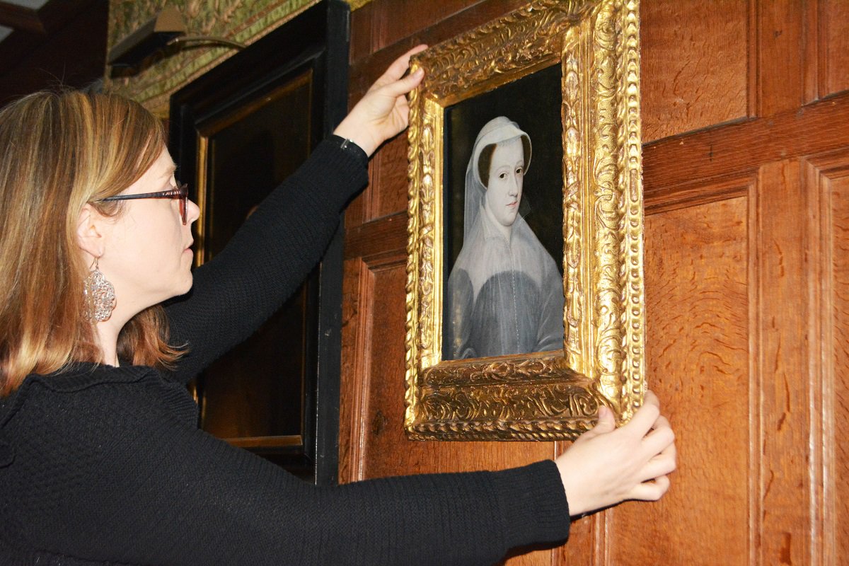 hevercastle's tweet photo. Today an extremely rare portrait of #MaryQueenofScots has been unveiled at #HeverCastle. You will be able to view the portrait in the Staircase Gallery when the Castle reopens tomorrow. Discover more: https://t.co/BtsWWsrsMA # https://t.co/oFQsxuzr60
