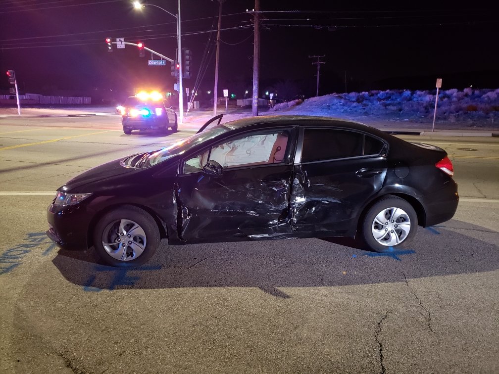 Jmeza661's tweet photo. #deputyinvolvedtc #deputyinvolvedtrafficaccident #palmdaleca #lasdonscene #amronscene #lacfdonscene #oneinjury 5theast ave R #10-29R #sherifftc #code3 #respondingcode3 #lightssirens https://t.co/ejai1x0jwD