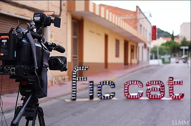 FICCAT's tweet photo. 📣Atenció! Ens queda un mes i mig per tancar inscripcions, i ens falta la teva producció!

📝Pots inscriure el teu curt, llarg, documental o videoclip EN CATALÀ, de manera gratuïta, aquí: https://t.co/MI1j1kByjp

⚫️🔴T'esperem al #ficcat2019!

#ficcat #cinema #cinemaencatalà https://t.co/YKnjzkcm5D
