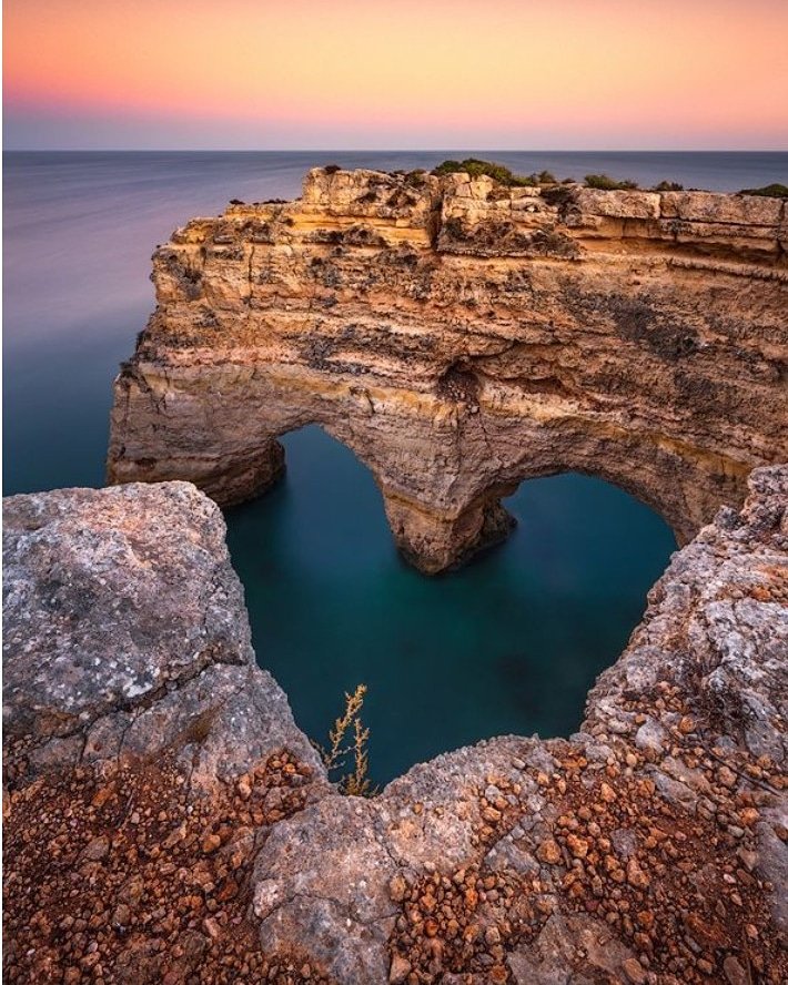 The Algarve is the beautiful southern coastline of Portugal!!!😎🇵🇹 Visit Algarve with us...😉 
#sixemotions #visitportugal #naturelovers #wonderlust #discovereurope #transfer #culture #holiday #europetour #Vacations #worldtourism #travelers #beach #beautifulnature #pasteldenata