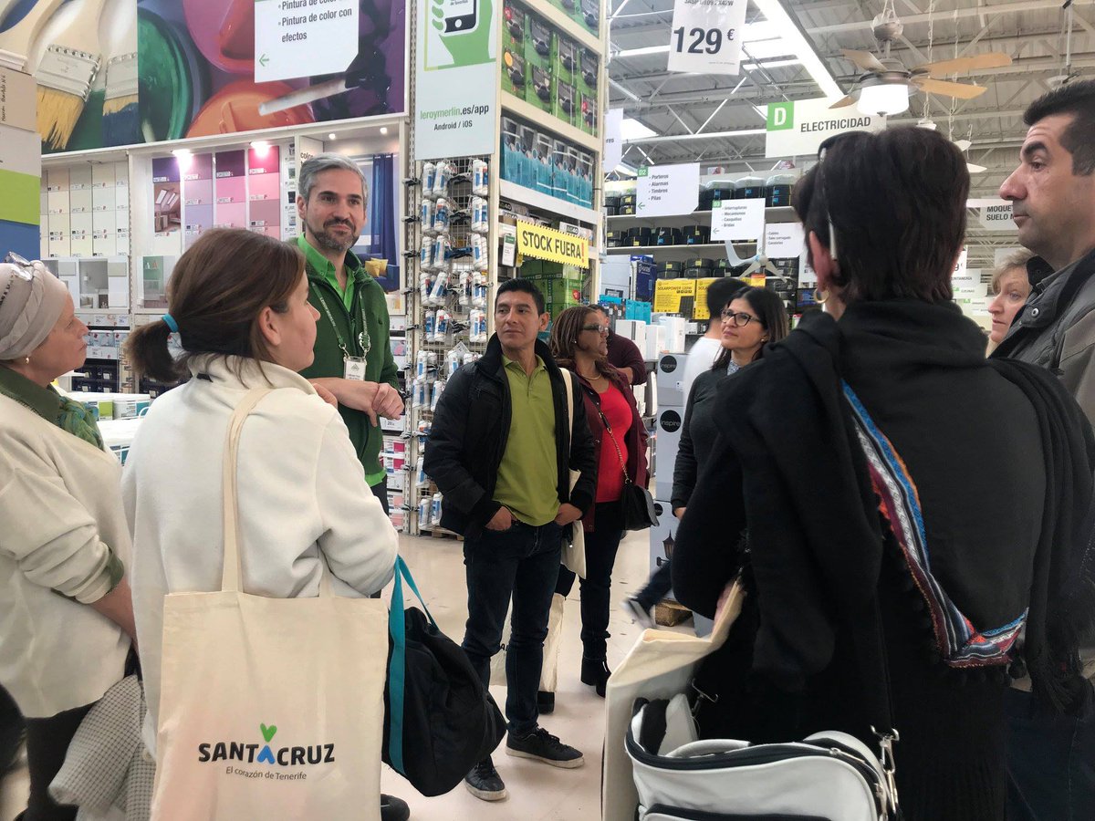 SocDesarrollo's tweet photo. Un grupo de participantes de @Lanzaderas_EES, enmarcada dentro del Programa de Colaboración de las grandes ciudades de Canarias, ha tenido la oportunidad conocer de cerca @leroymerlin_es. ¡Gracias por abrirnos las puertas y por acércanos a conseguir el Pasaporte al Empleo! https://t.co/APNQ39WQHs