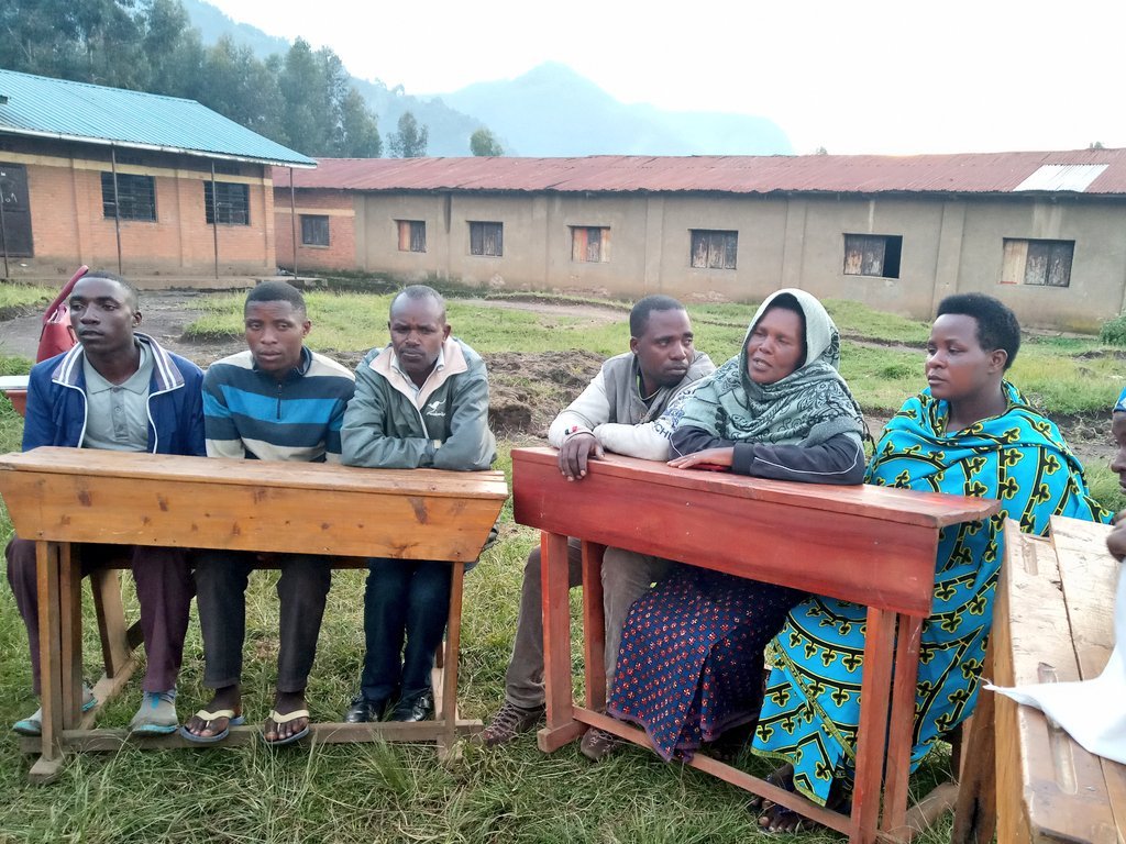 RwandaGender's tweet photo. Aba baturage bahamya ko ikinamico #Umurunga yagize uruhare mu kubigisha no gusobanukirwa ihame ry'uburinganire n'ubwuzuzanye, kwirinda amakimbirane yo mu muryango, kwirinda ihohoterwa rishingiye ku gitsina, irishingiye ku mitungo no gukemura ibindi bibazo bahuraga nabyo.#RwOT https://t.co/YrvC0a7BDQ