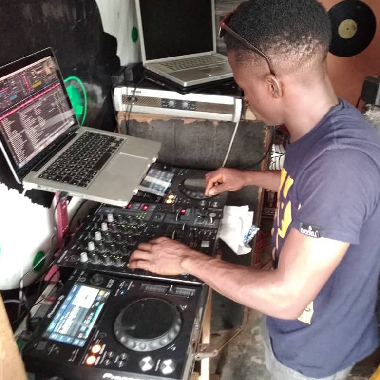 DjOscar_P's tweet photo. My new baby start your bookings now https://t.co/vbqfnu5YIb