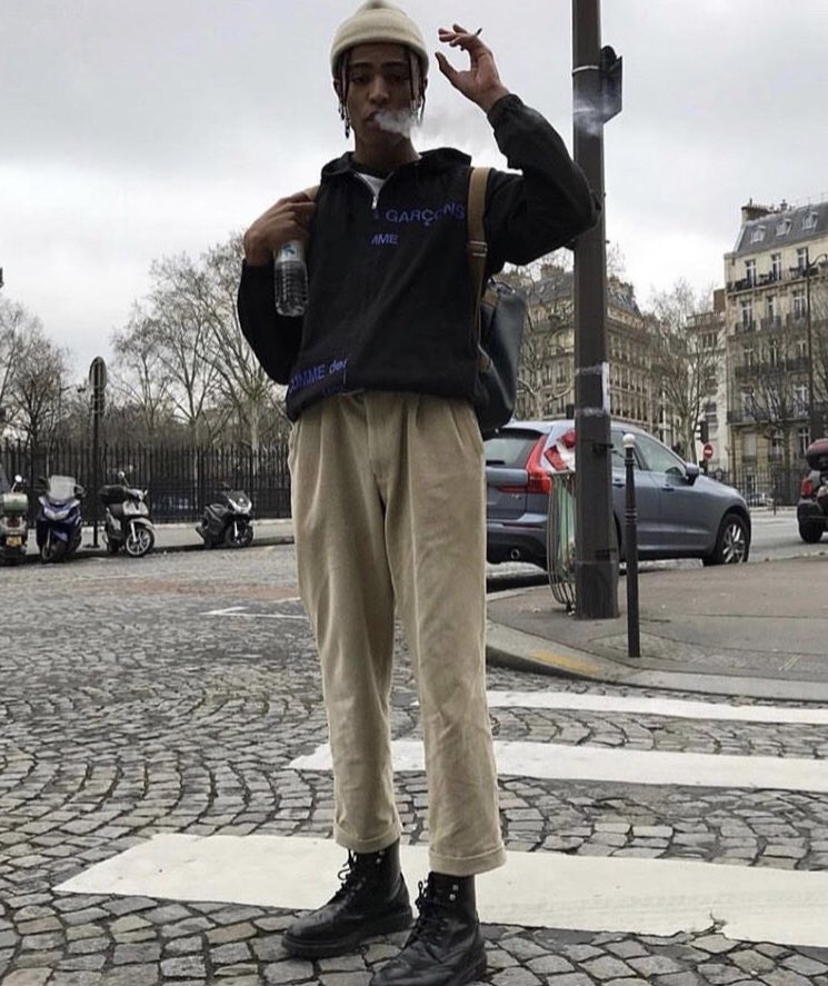 young__freckles's tweet photo. nobody:

dudes outside Espresso News: https://t.co/MzyZke1TKj