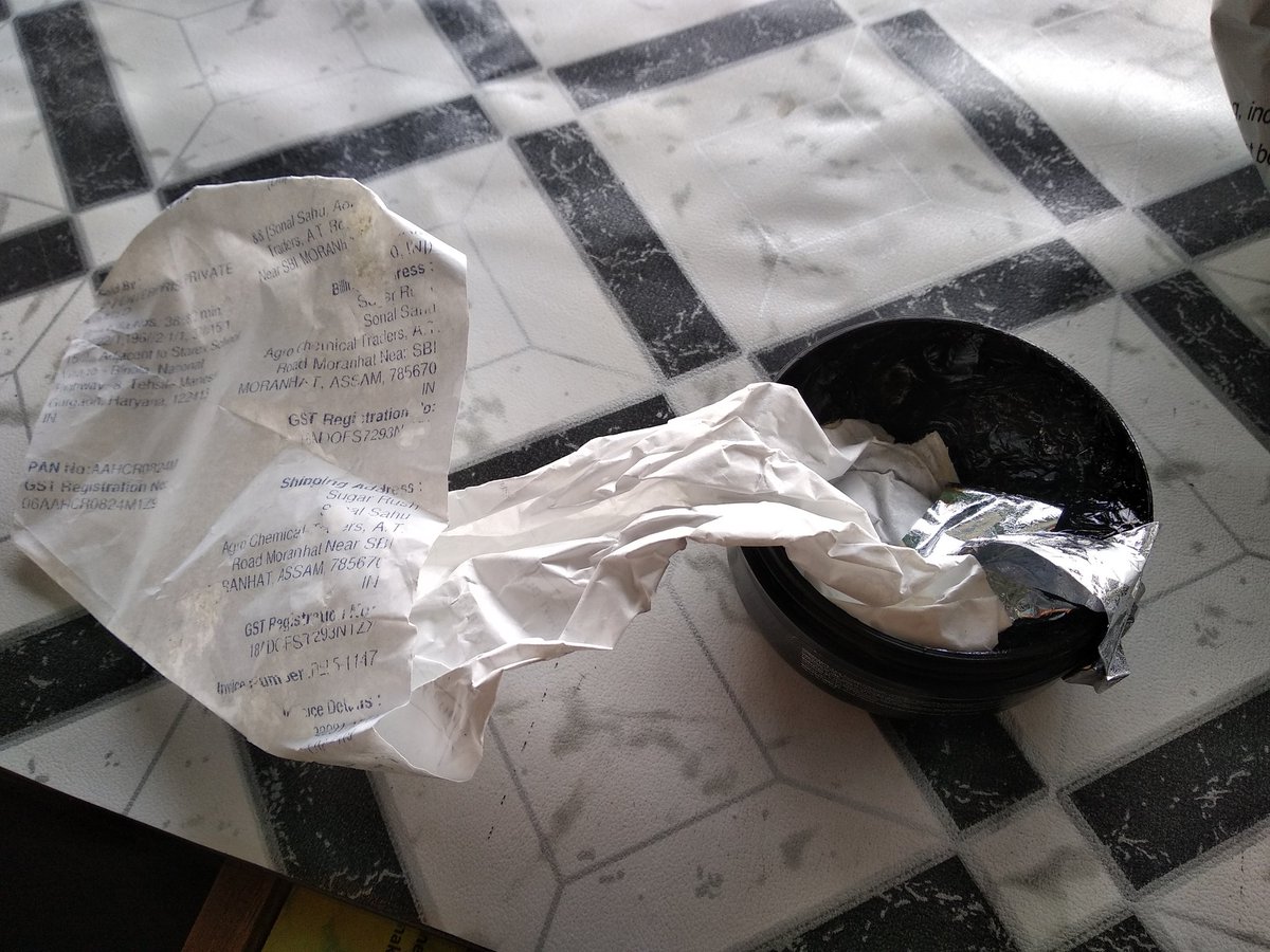 write2sonalsahu's tweet photo. Horrifying experience @amazonIN just recieves my product 5 minutes back . I want my refund or get me the same product again #CustomerService #customercomplain https://t.co/9k5bREtlTq