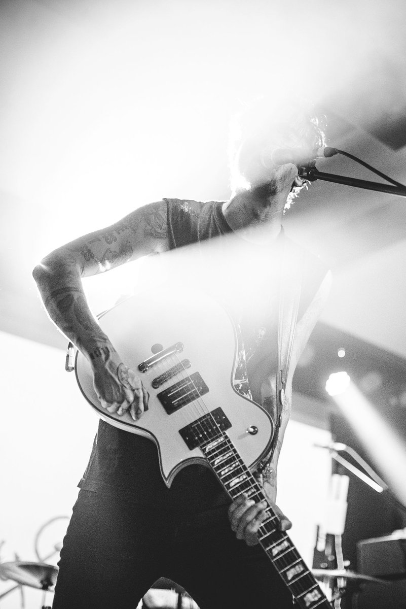 BethlendiT's tweet photo. I just love concerts. I started photography because of live performances. The lights, the energy, she show, it's just mind blowing, its like a drug, that you can't get enough of. 
#concertphotography #rock #metal #musicphotographer #liveconcertphotography #heavymetal #alternative https://t.co/wdmtq2OrtI
