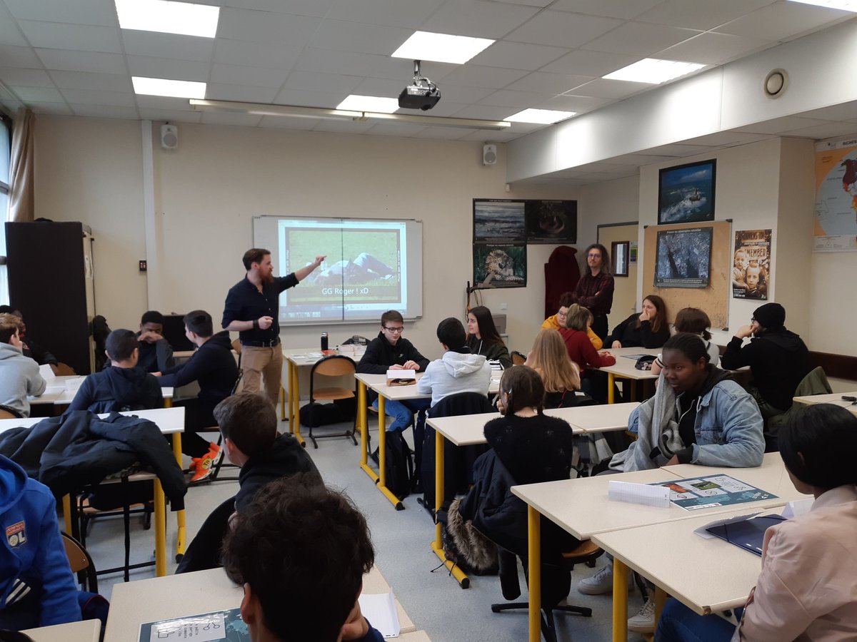 L_Philippot's tweet photo. Depuis 2010, les lycéens et apprentis de la @RegionNormandie peuvent bénéficier du dispositif Éducation aux écrans, histoire de développer leur sens critique citoyen. Reportage lors d'un atelier au lycée Aristide Briand à #Évreux  ➡️ https://t.co/G86RHsIglp (07/02)
#Internet https://t.co/3jwkc9fyK0