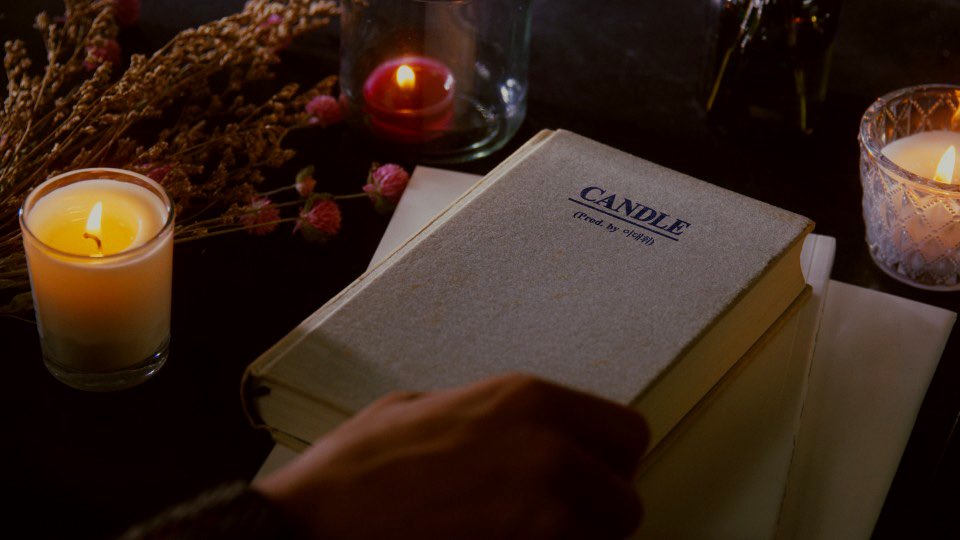 BN_Music's tweet photo. [#박우진 #이대휘/PHOTO] 브이라이브 때 여러분들과 했던 약속 지키려구 'Candle' 라이브 클립 찍었어요. 누구 손인지 맞춰보기~

#내일오후 #Candle #캔들 #라이브클립 #공개 
#브랜뉴뮤직 #BRANDNEWMUSIC https://t.co/OaoMldzzVh