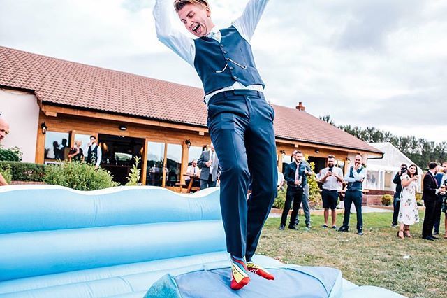 Capturing the moment by @heartfulloftea at @quantocklakesuk 💚 #weddingday #funday #surfmachine #yourweddingyourway #quantocklakes #engaged #bridebook #groom #live #life #love #laugh #barn #wedding #somerset