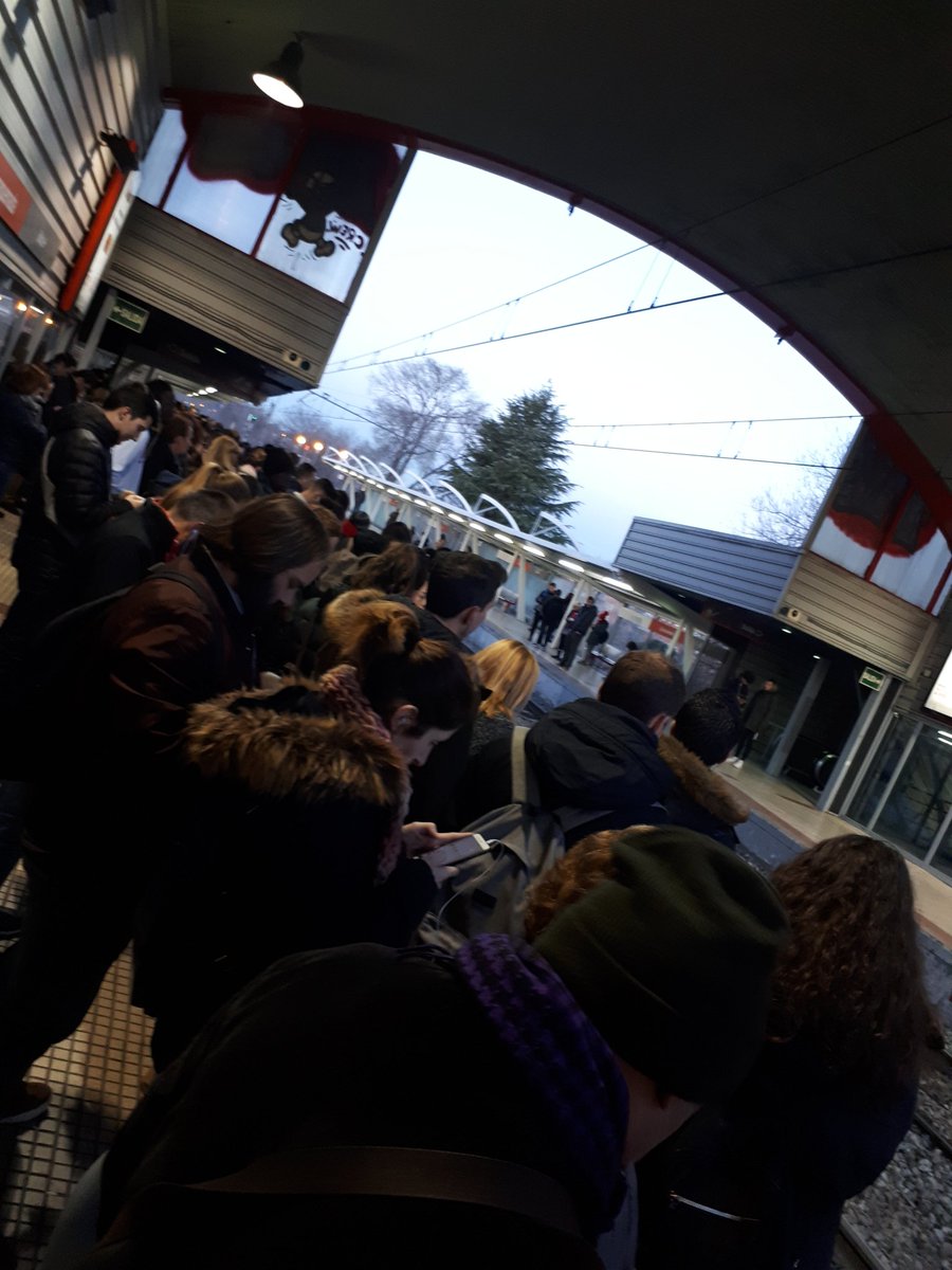<a href="/CercaniasMadrid/">Cercanías Madrid</a> que pasa con los trenes de la #c5 dirección Móstoles? Acabo de pagar un abono de 65€ para llegar tarde. <a href="/HartosC/">Hartos del Cercanias</a> <a href="/HartoRenfe/">Harto de Renfe Cercanias</a> <a href="/SufroMadrid/">SufroMadrid</a>