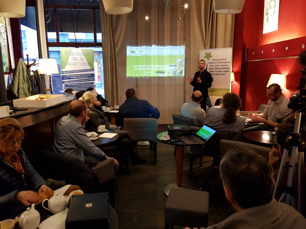 Le Connecteur tweet media