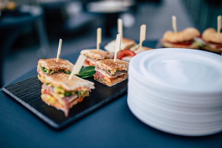 innside_leipzig's tweet photo. Fuel up with Mini Clubsandwiches during your Meetings at Sky Lounge. Photo by Tom Thiele
#WorkTripping
#InnsidebyMelia #Wanderlust #Instalocation #Hotel #Leipzig #Reisen #Skylounge #Meetings https://t.co/ctlV6u1iQt