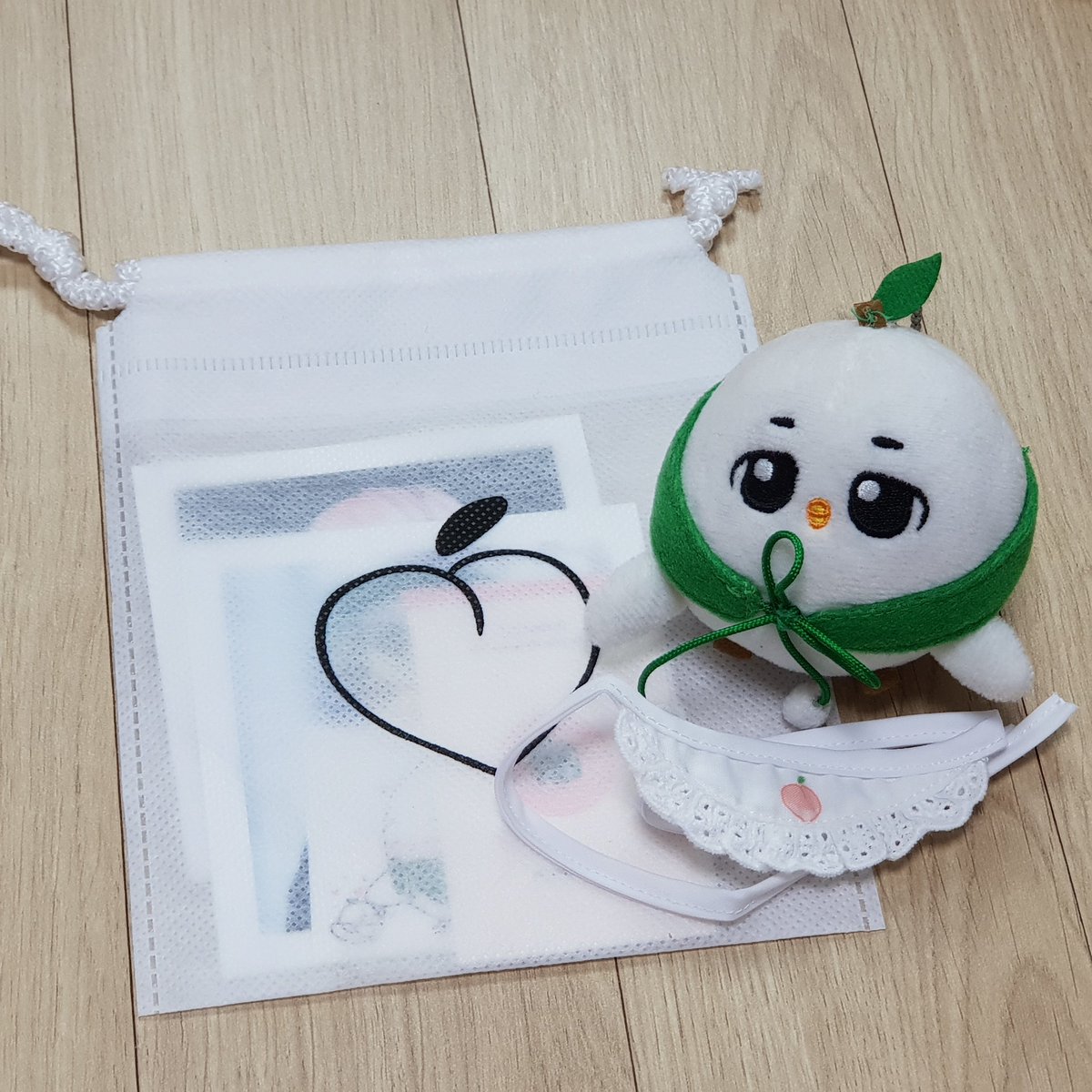 daebak_l's tweet photo. 방탄 #인형 #전차스 양도합니다
양도받으실 분 오픈채팅으로 들어와주세요! https://t.co/F3Zww30FGc (트윗알림이잘안와요ㅠㅠ)

× 뱁찌 세트 구성 1.3
× 햄찐 전차스+스티커 0.25
× 달님이 전차스+스티커 0.2

배송비미포함 가격입니다
전차스 우편배송 가능 https://t.co/fdqgJJ0Quw