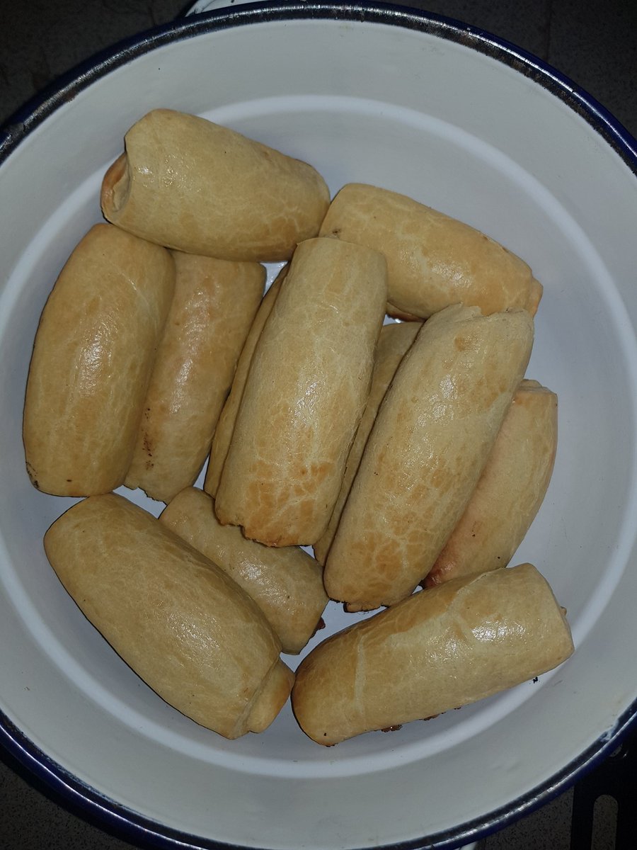 hiamnana1's tweet photo. Dan Allah,ejo,bikonu
Come and PATRONISE my fish roll and meat pie,trust me the taste is heaven and each goes for a hundred naira,pls help me retweet my customer myt b on ur T.L..thank you❤ https://t.co/a8499UMOiK