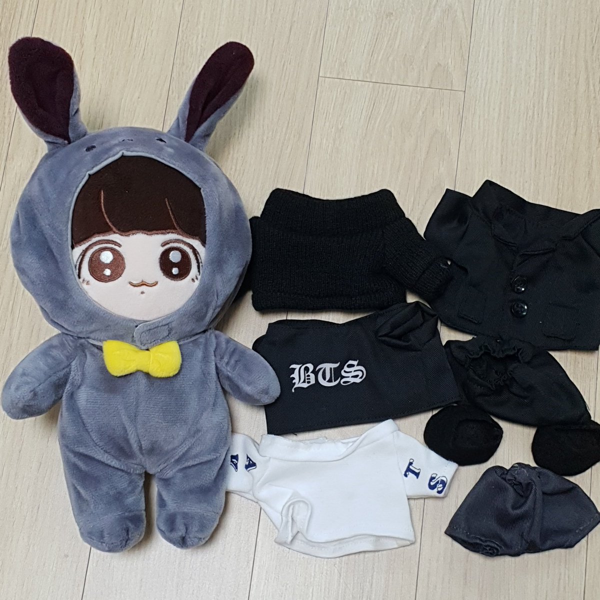 daebak_l's tweet photo. #방탄인형 양도받으실 분 옾챗으로 들어와주세요! https://t.co/F3Zww30FGc

× 알몬쿠키 3.0
- 1차 옷 풀특

× 꾸리미 1.5
- 바디 + 턱받이 + 부채 구성

배송비미포함 가격 https://t.co/1rTLGcbZ5X