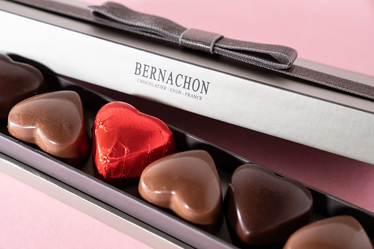 Pour la St Valentin, découvrez notre réglette de 6 cœurs fondants.

Disponible sur notre boutique en ligne : boutique.bernachon.com/fr/

#bernachon #stvalentin #chocolat