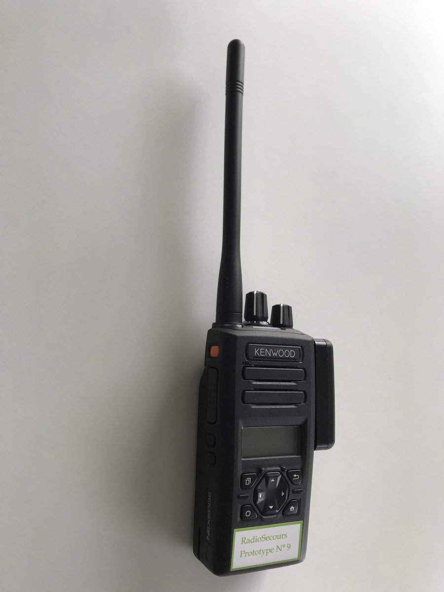 RadioSecours's tweet photo. Si le @PGHM__ de @Chamonix_France teste actuellement les RadioSecours, un prototype a également été prêté pour des tests à @ANENA38
#EMDIngenierie #SysocoMontagne #ANENA https://t.co/LIRX6DGRAv
