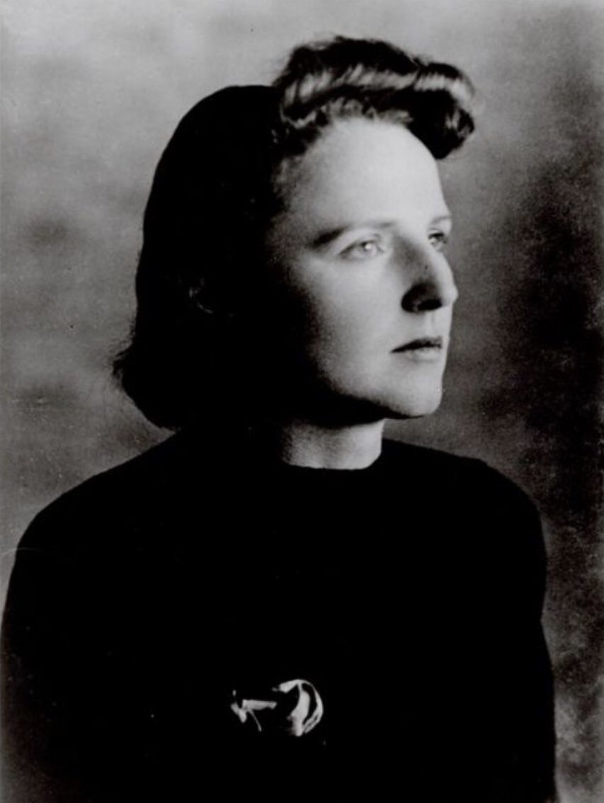 Petula3112's tweet photo. 7.února 1904 se narodila Irena Bernášková,jedna z hybatelek domácího odboje za nacistické okupace.Vydávala nelegální časopis,podávala zprávy do zahraničí,převáděla po pašeráckých stezkách české důstojníky a statečně čelila i trestu smrti. 

https://t.co/X7xiFsnrz7 https://t.co/x2HExB0Mou