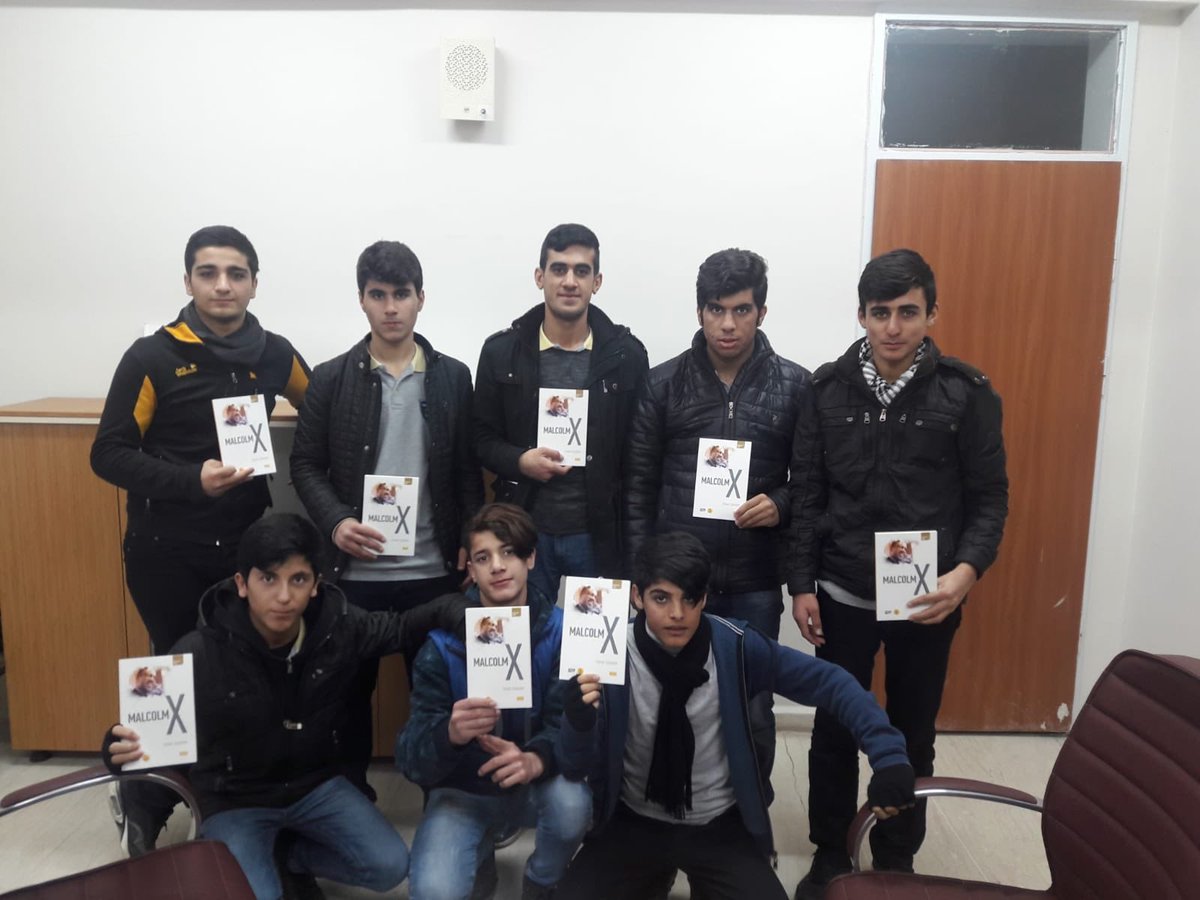 Diyarbakır Genç MemurSen olarak Çermik ilçemizdeki okullarda öğrencilere MalcolmX ‘in anlatıldığı kitaplar ulaştırıldı.İlim irfan yolunda şuurlu aksiyoner gençlik için gayret gösterenlere teşekkür ederiz. #BirBilenleBilgeNesil 
#gençmemursen #eyüpbeyhan #yusufgüzel
