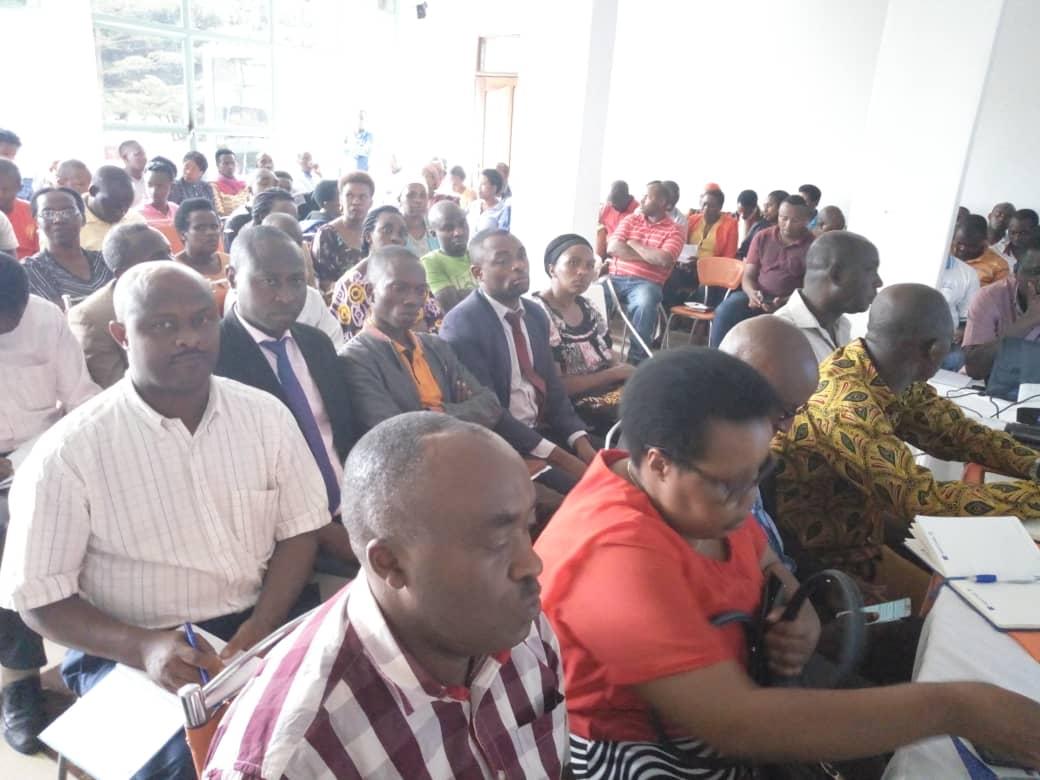 Nyakubahwa Guverineri w'Intara y'Amajyepfo le6/1/19 yakoranye inama n'Abikorera ba <a href="/BusasamanaS/">Busasamana Sector</a> <a href="/NyanzaDistrict/">Nyanza District</a> <a href="/RwandaSouth/">Southern Province | Rwanda</a> abagaragariza amahirwe bafite  akwiye kubyazwa umusaruro Abikorera bakaba bashimiye Guverineri kubw'iyi nama ndetse n'impanuro bahawe.