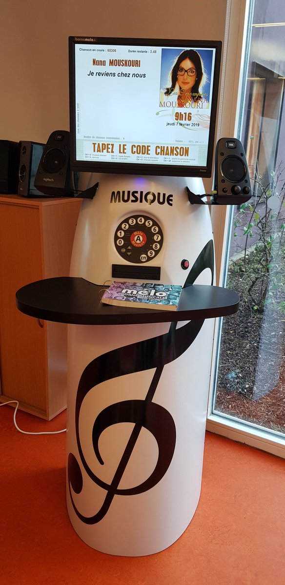 PontVilleblevin's tweet photo. La borne musicale est arrivée et mise en service. Merci @plus_de_vie https://t.co/EBXdAyr1pK