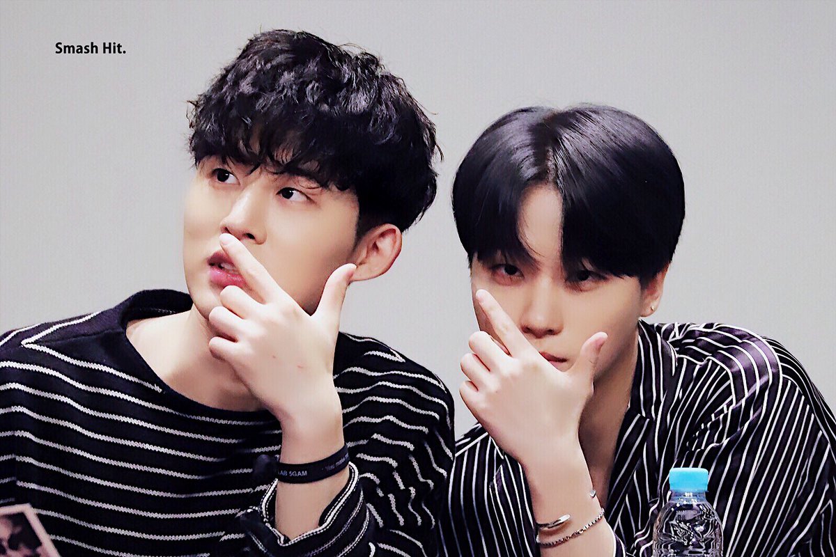 Sittidarondo's tweet photo. Happy Birthday @iKON_gnani_____ 🎊😍
#HappyGnaniDay #BINHWAN #BJIN #iKON #iKONで妄想 #iKONIC #ikonペンミ #iKONICGETREADY https://t.co/gn4PGtq1nQ