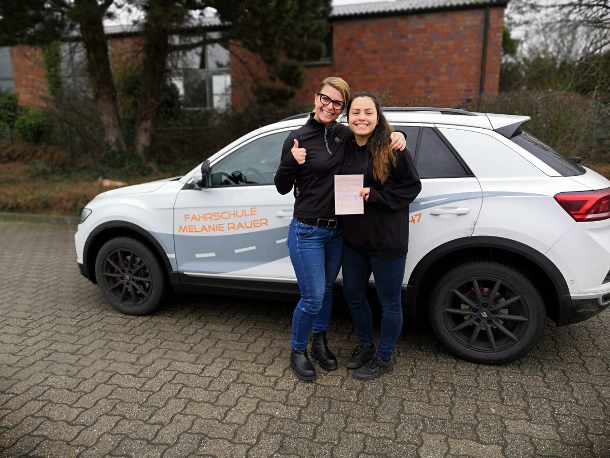 Merle hat bestanden, herzlichen Glückwunsch zur Fahrerlaubnis