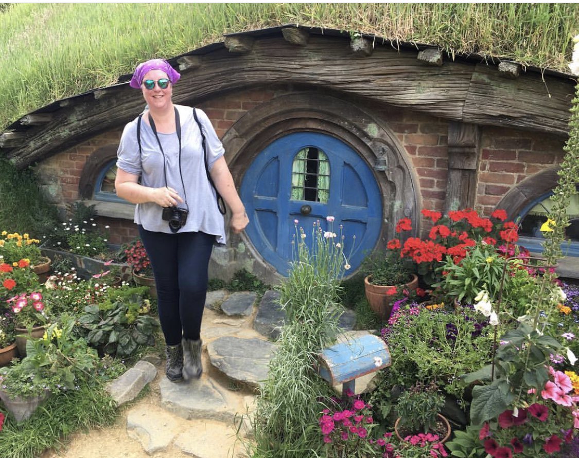 Theselfieguide's tweet photo. When you knock on for bilbo baggins and in hobbiton and you realise he’s not playing out #hobbiton #selfiespot #newzealand #nztravel #selfieguide https://t.co/n3NpEQZmqL