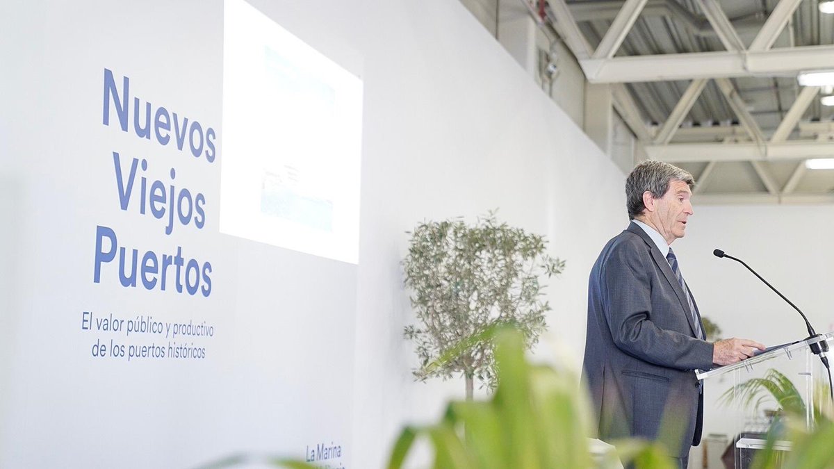 lamarinadevlc's tweet photo. 🗣 “El puerto de Valencia genera 2 de cada 100 empleos de la Comunitat Valenciana” Aurelio Martínez Estévez (Autoridad Portuaria de Valencia) #NuevosViejosPuertos 
#LaMarinaLivingLab https://t.co/aHS5S9tyNv