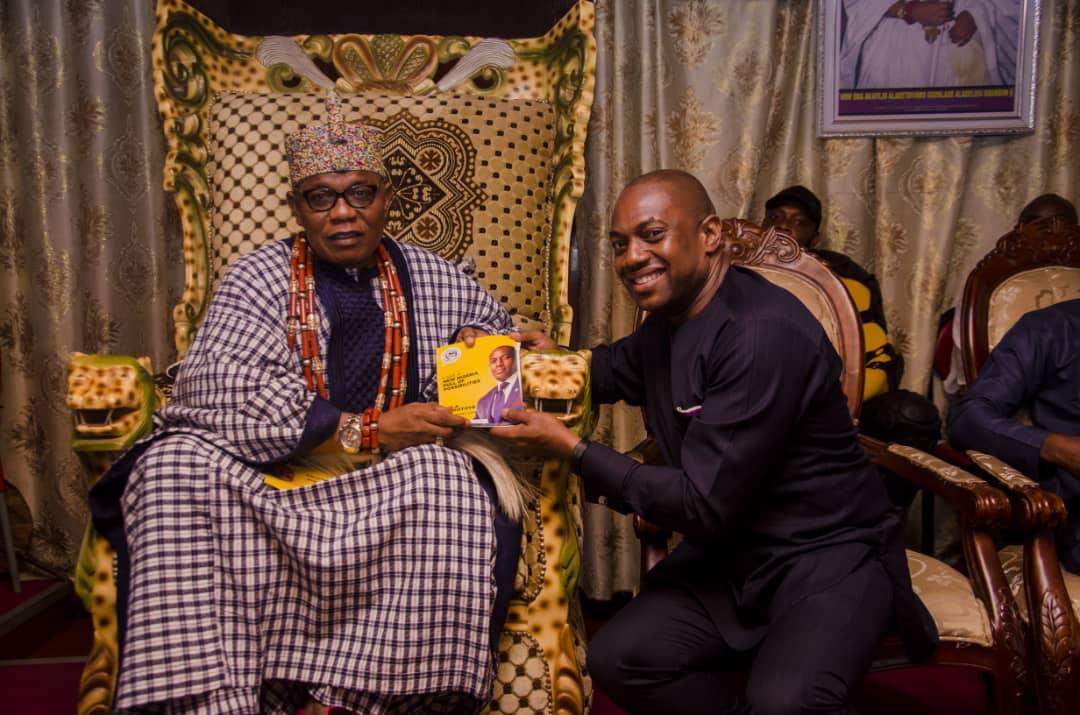 annukofficial's tweet photo. Yesterday I had the privilege of being received by Deji of Akure, HRH Aladetoyinbo Ogunlade Aladelusi Odundun. He gave us his blessing as we continue to run for a New Nigeria that is coming soon. #myPVC4AnewNigeria #PVC4fela2019 #NewNigeria #NigeriaDecides2019 #feladurotoye https://t.co/XusjXN7qph