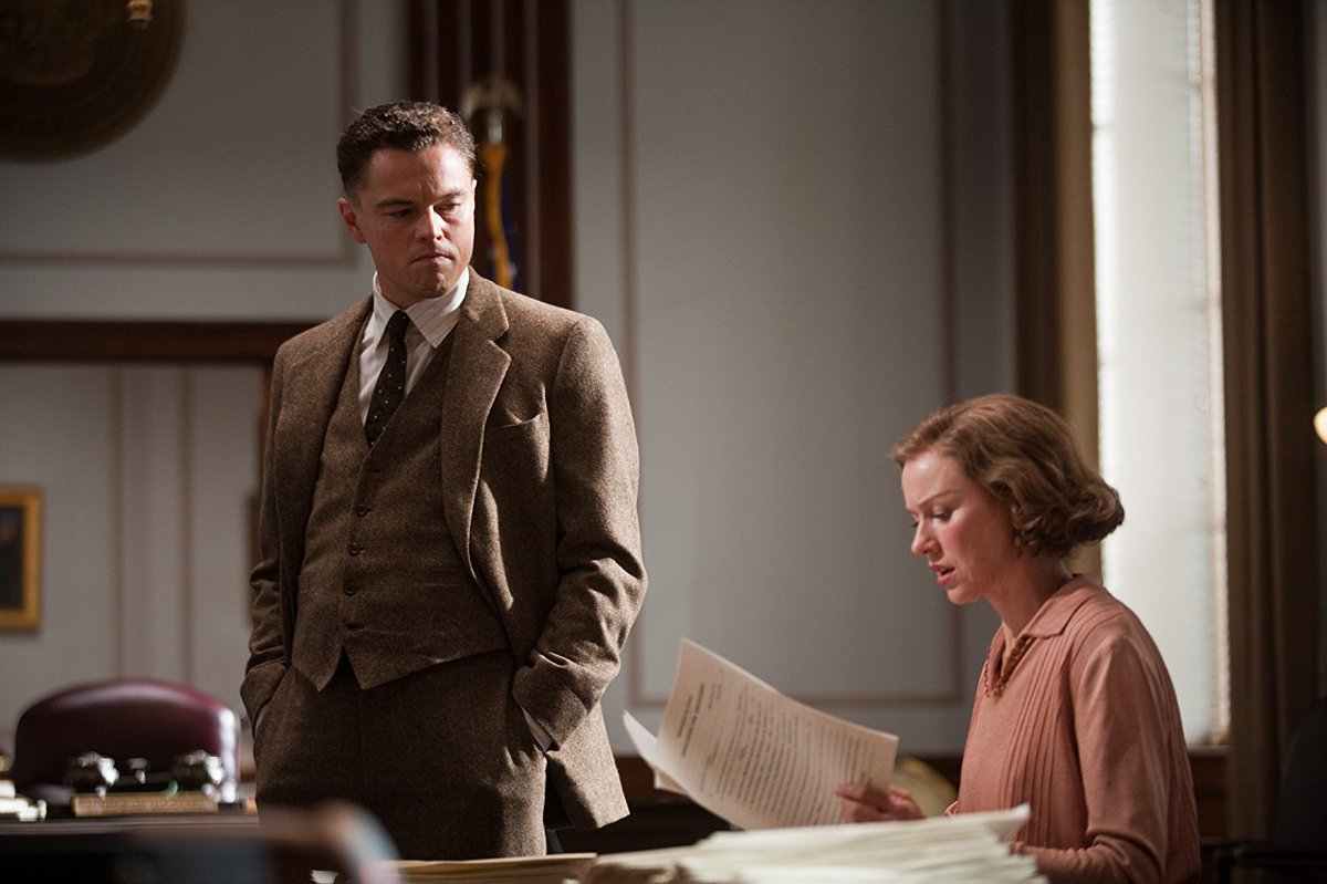J.Edgar (2011) <a href="/Stasera_in_TV/">StaseraInTV</a> IRIS 21.00
Personaggio di grande complessità, ossessionato dal proprio lavoro, vulnerabile, schivo, privo di amicizie e interessi. Un uomo ambiguo sia dal punto di vista sessuale che morale; un punto d’incontro tra patriottismo, giustizia e eroismo.