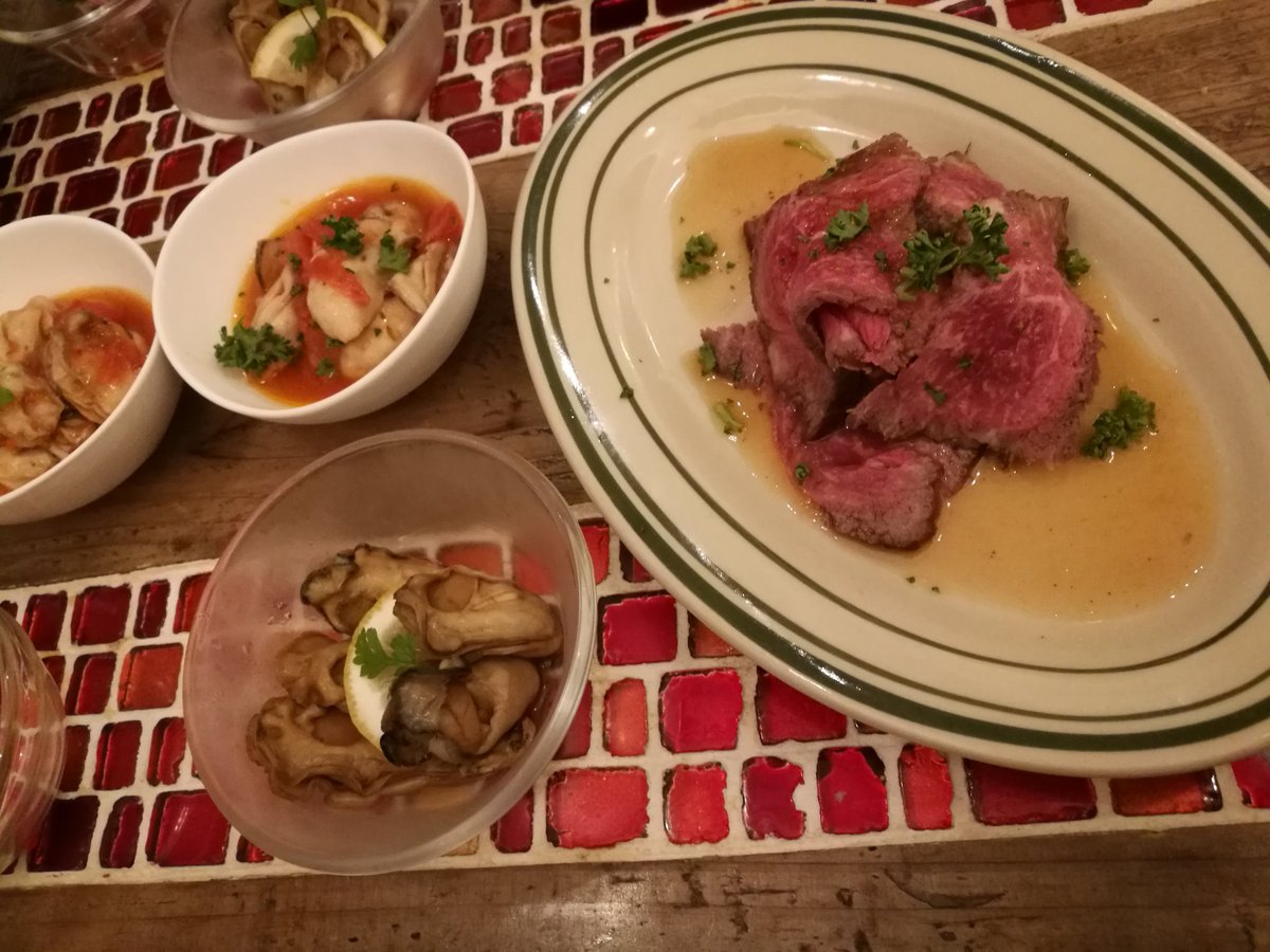 yukari621929's tweet photo. 2時間食べ飲み放題2980円でボトルワインもＯＫとかちょっとすごすぎて誰にも教えたくないけど優しいから教えてあげる
牡蠣以外の肉料理も全部うまい
#ERABU #西荻 #10分100円飲み放題 #生牡蠣 #大長レモン #春気分 https://t.co/p7Jt5Pud5W