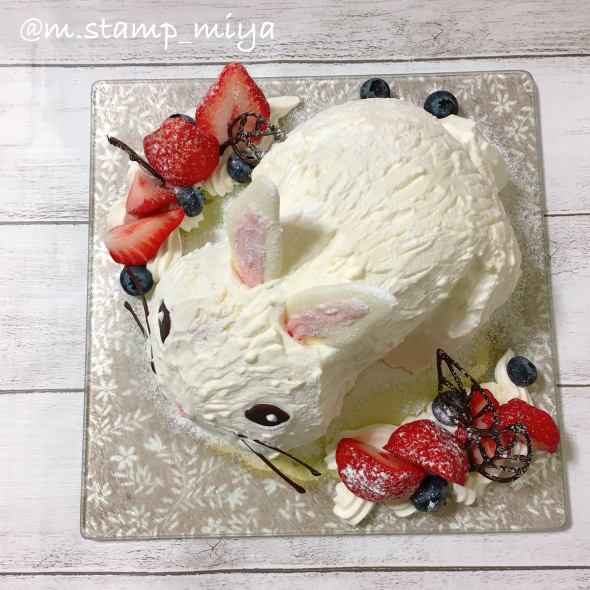 Miya M Stamp 昨日は旦那さんの誕生日でした 1年ぶりにケーキ作ったよ 中は サンド バースデーケーキ うさぎケーキ 俺の為の誕生日ケーキじゃねぇって言われたw 作ってみたかっただけw