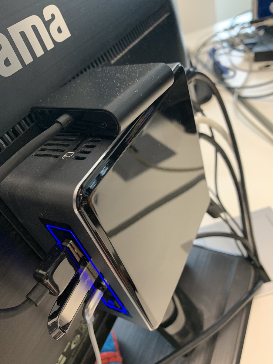 LDLC's tweet photo. Bon bah voilà...retour sur mon PC « normal » 😢
Bye bye #PCduCMLDLC 😢😢 https://t.co/s0OYiVMi6M