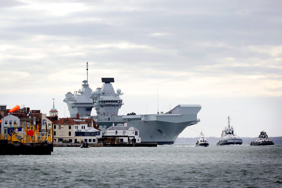 HMNBPortsmouth's tweet photo. Did you all hear AB Jess Rogers from @HMSQNLZ chatting to @gregjames on @BBCR1 just now?? The biggest warship in the @RoyalNavy will sound her 'horn' (siren) for a special occasion and you can bid for it! Let Greg know what you'd use it for by texting 81199! #hootenanny https://t.co/HdFq50dnNI