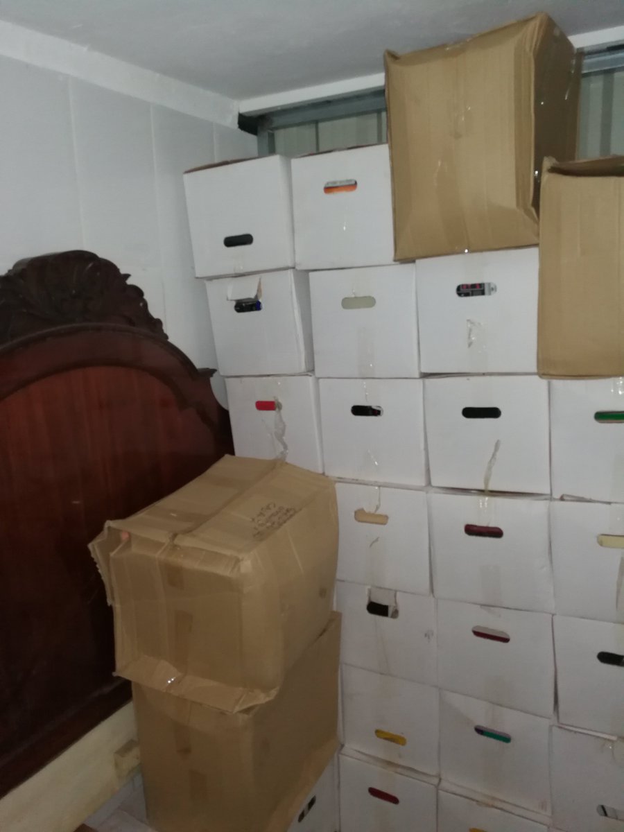 Gesapro's tweet photo. 🤔¿Tienes demasiadas cosas y no sabes qué hacer con ellas? 
 Llena tu vida de espacio‼️
 En #Gesapro contamos con dos amplios almacenes para guardar tus muebles y enseres de forma segura y ordenada.🔒
 Llámanos 928 509 310 - 620 814 839 📲 Gesapro se encarga!
 #guardamuebles https://t.co/dfLRyudMpe
