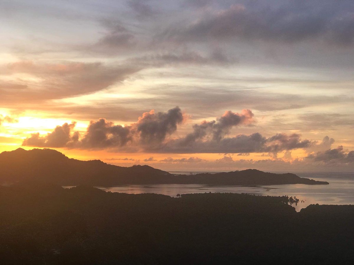 lianna_ladore's tweet image. My cousin takes such pretty pics back home. This is our view from Nan Kepiniak, Awak, no filter whatsoever. This is where our Wilson &amp;amp; Cantero bloodline grew up. So many great memories at this place &amp;amp; I honestly can’t wait to go back this year. 🥰❤️ #Pohnpei