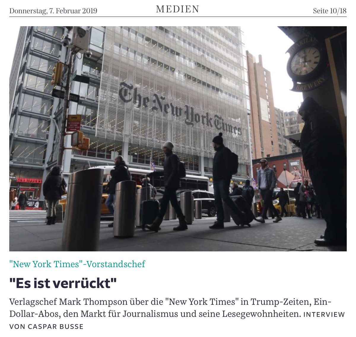 Kommunikateur's tweet photo. NYT-CEO liest #mobilfirst. Und doch sieht er im „Smartphone [..] keine Zeitung [..] Seriöse Nachrichten funktionieren heute [..] anders, alles ist visueller, es gibt keine erste Seite mehr, Nachrichten werden anders präsentiert und andauernd aktualisiert.“ https://t.co/hvLagPTFfH https://t.co/YGuU2Thfsf