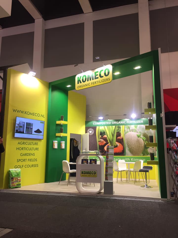 StudioTof's tweet photo. Tof dat we ons steentje mogen bijdragen om Fertisol te positioneren in de (inter)nationale markt.
Restyling logo Komeco | Logo ontwerp Fertisol | Ontwerp flyer Fertisol in 5 talen, Made in Holland stempel & beurswanden | Fotografie mestkorrels.
#towerk #FruitLogistica2019 https://t.co/peYGROwceS