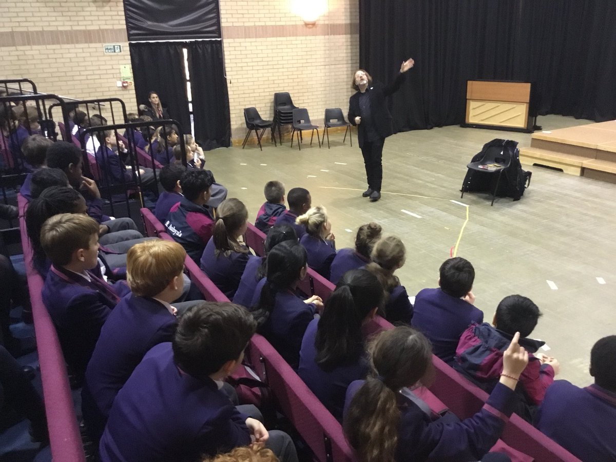 StAubynsLibrary's tweet photo. This afternoon @whatSFSaid is inspiring our year 4-8 pupils to reach for the stars while talking about his excellent books #VarjakPaw #TheOutlawVarjakPaw and #Phoenix
#10YearsoftheLibrary #10thAnniversary #GreatSchoolLibraries https://t.co/RuZtzqsqrh