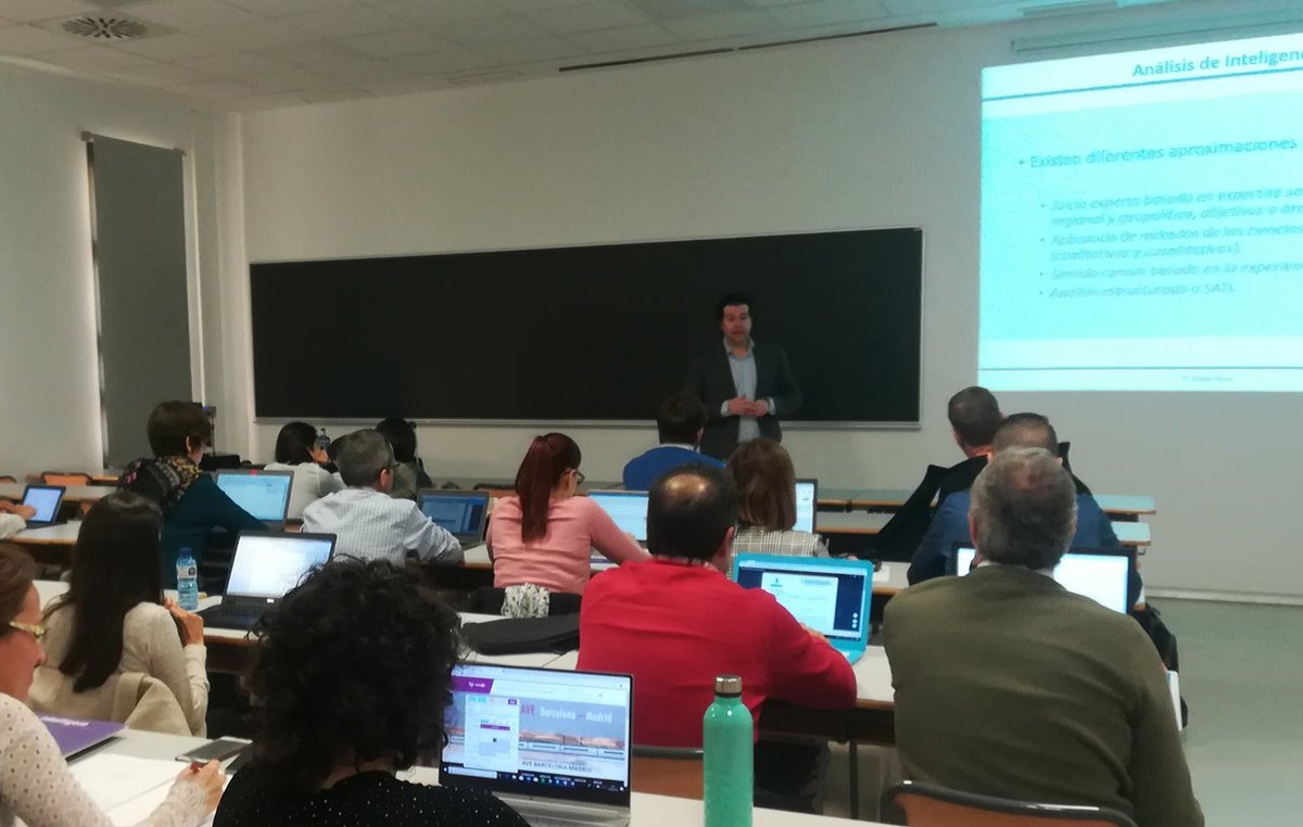 SCIPes's tweet photo. Entregada audiencia y nivelazo el de hoy. Gran programa y excelente organización  de @OVTT   @UA_Universidad  #inteligenciaua #innovacion #estrategia https://t.co/Xc5dbE0Pnz